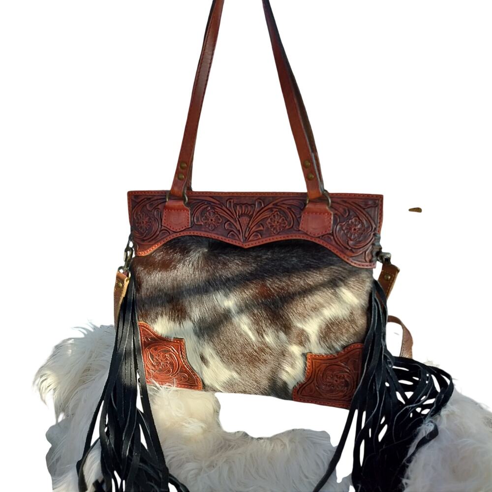 4888) American Darling Brown & White Cowhide Fringe Shoulder Handbag